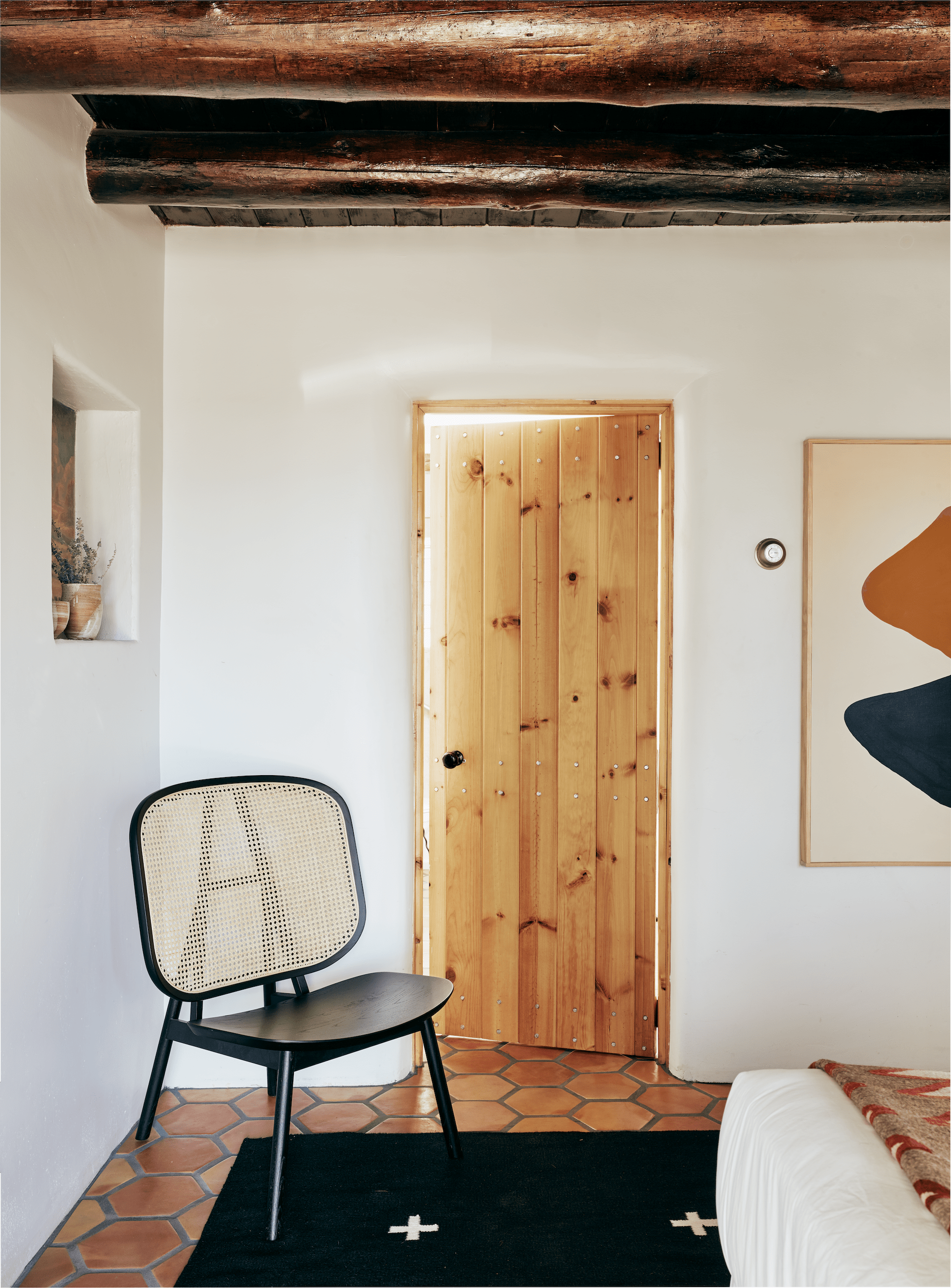 chairwall175732 1-min.png